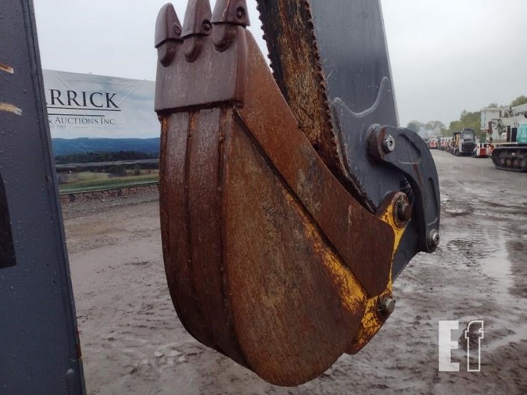 2020-deere-410l-image-31