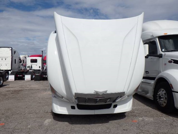 2023-peterbilt-579-image-15