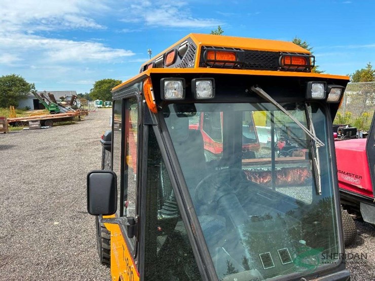 2014-trackless-model-mt6-with-numerous-like-new-attachments-image-20