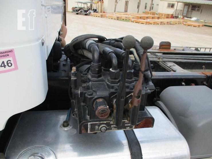 2008-freightliner-business-class-m2-106-image-18