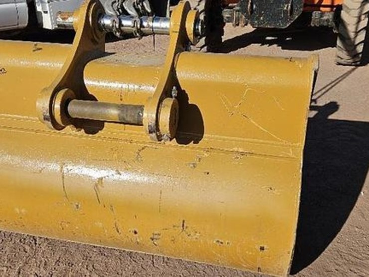 68"-excavator-bucket-image-4