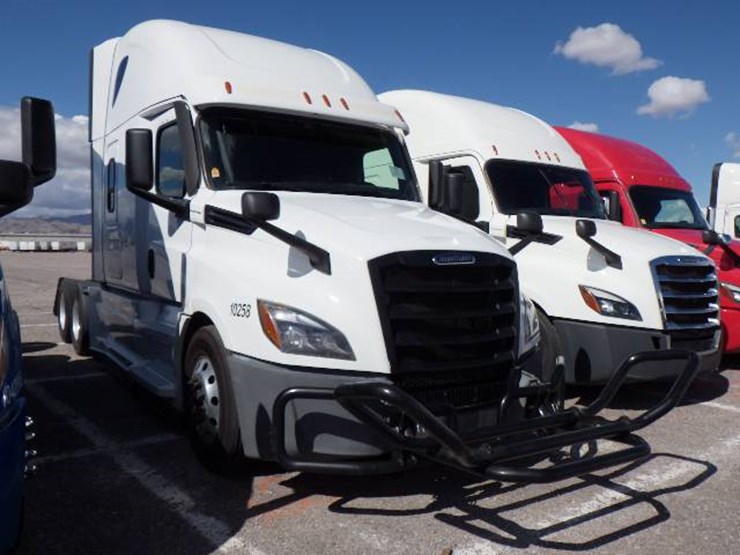 2020-freightliner-cascadia-126-image-2