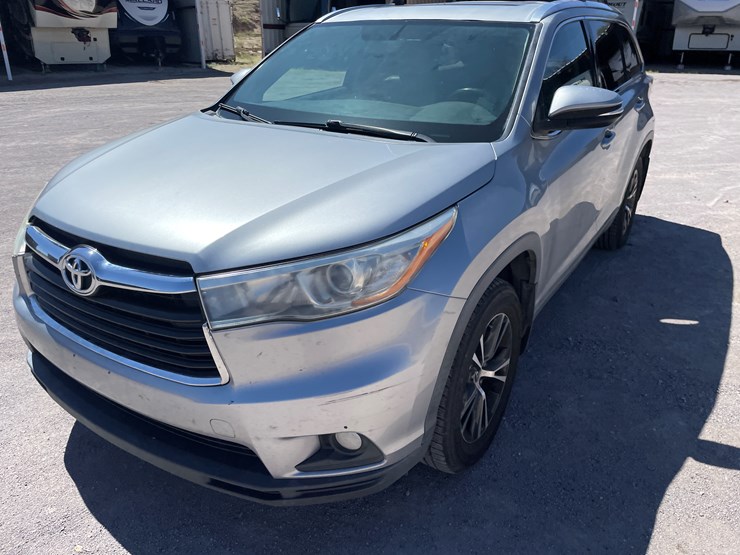 2016-toyota-highlander-image-6