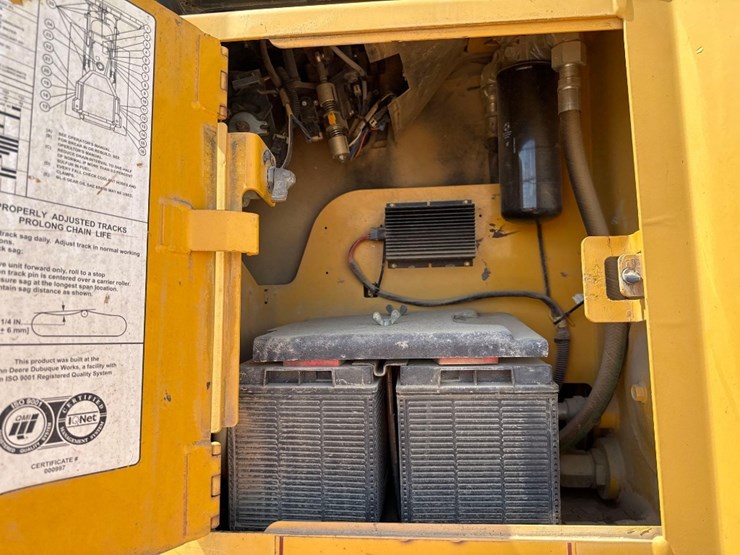 2007-deere-700j-xlt-image-22