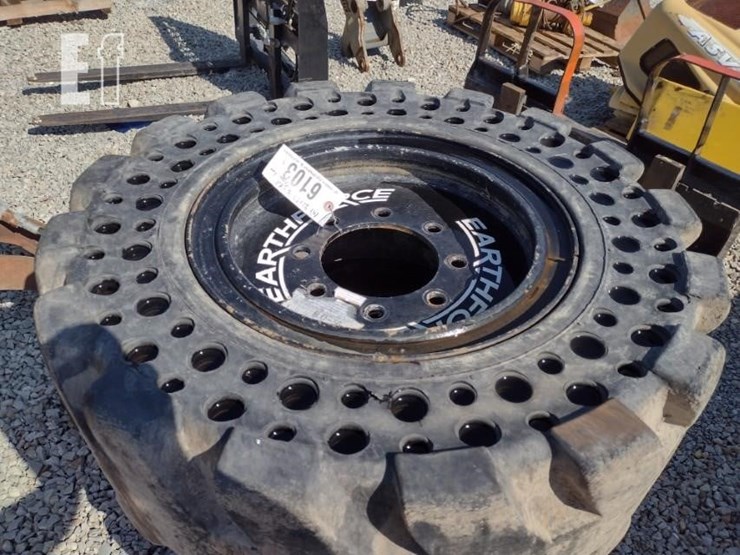 (4)-33x12-16-skid-steer-tires-image-2