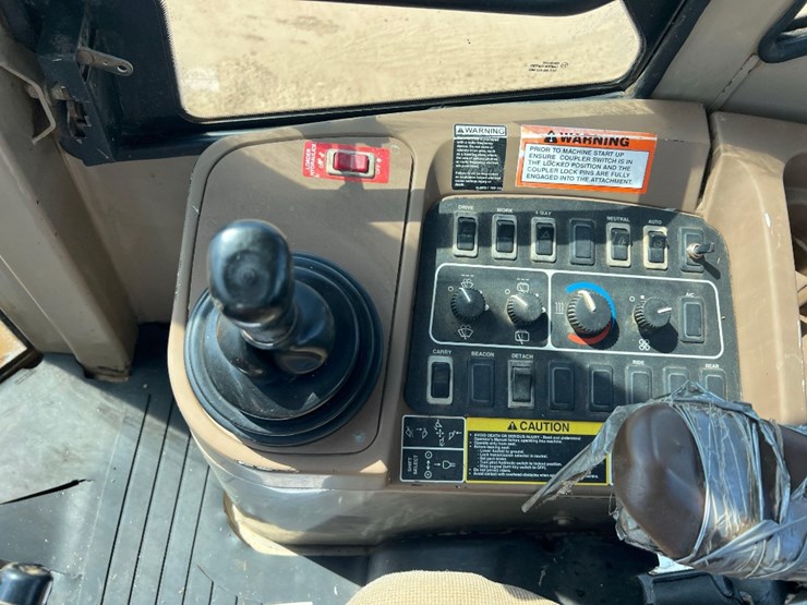 2000-deere-444-image-28