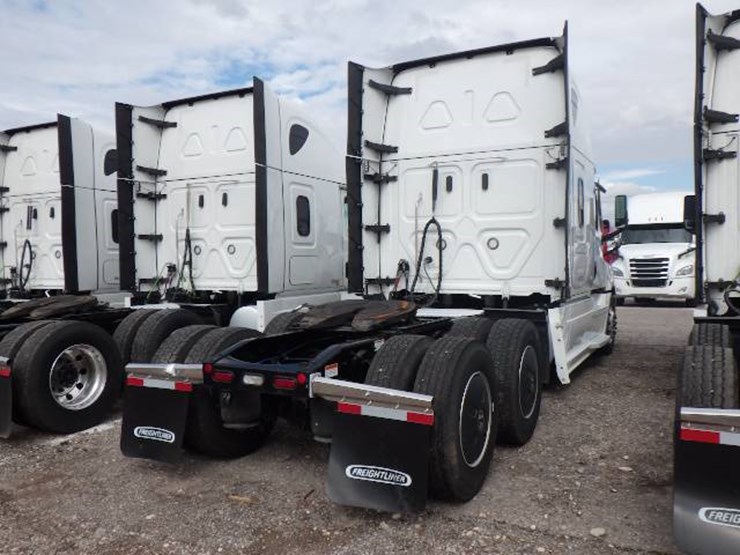 2024-freightliner-cascadia-126-image-6