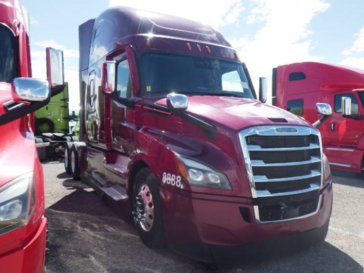 2021-freightliner-cascadia-126-image-3