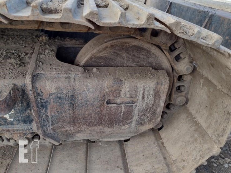 2010-deere-120d-image-40