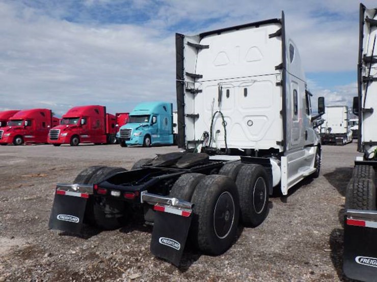 2024-freightliner-cascadia-126-image-6