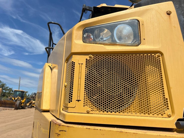 2018-caterpillar-745-image-10