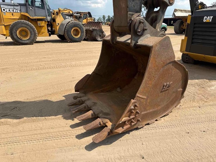 2015-deere-250g-lc-image-28