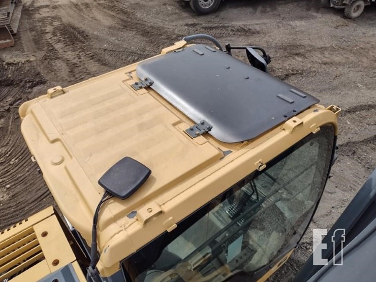 2011-deere-225d-lc-image-46