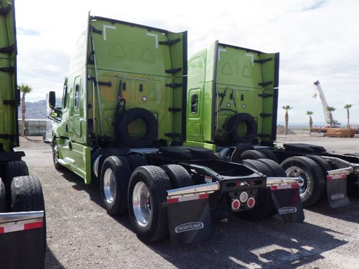 2023-freightliner-cascadia-126-image-9