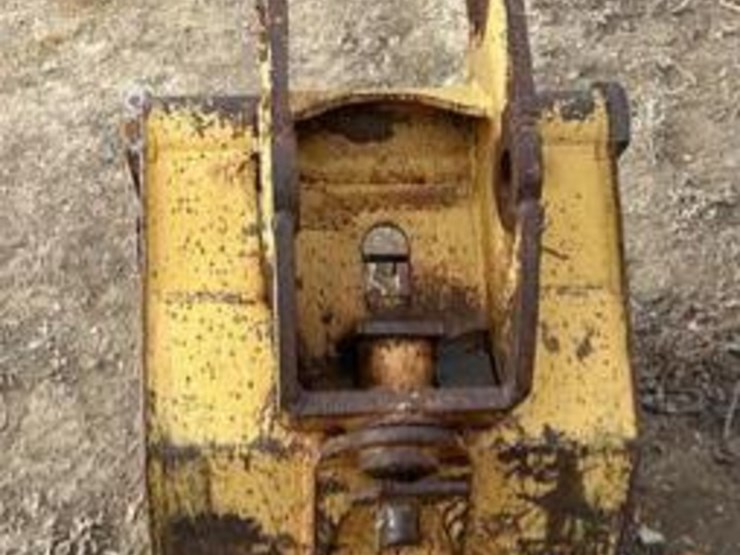 18"-bucket-with-quick-coupler-image-2