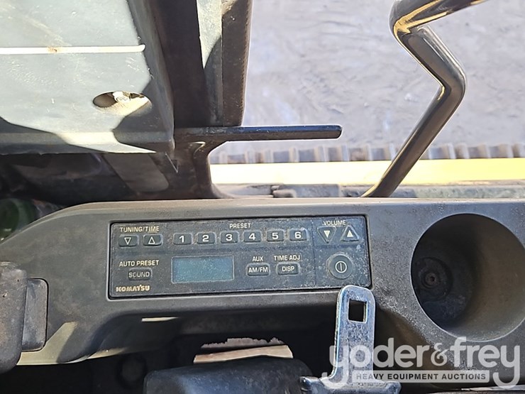 2015-komatsu-pc210-lc-10-image-39