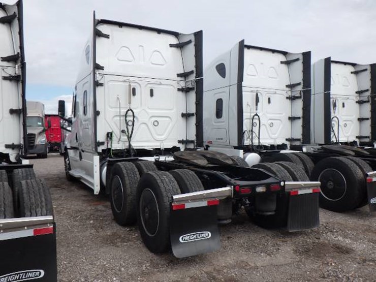 2024-freightliner-cascadia-126-image-9