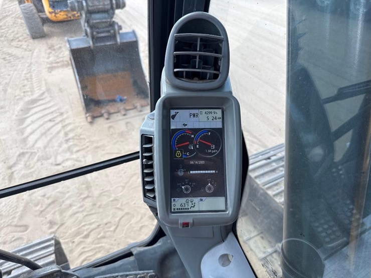 2012-deere-160g-lc-image-32