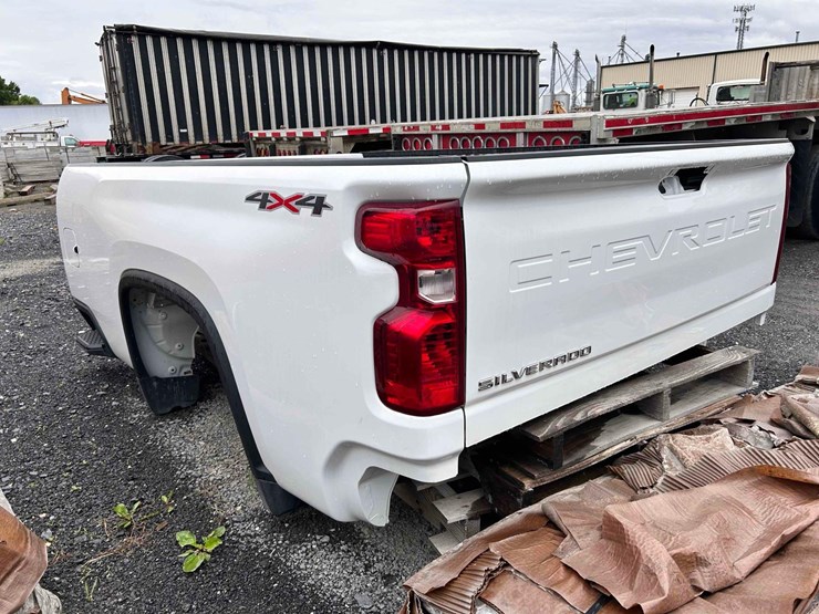 chevy-silverado-white-truck-bed-image-2