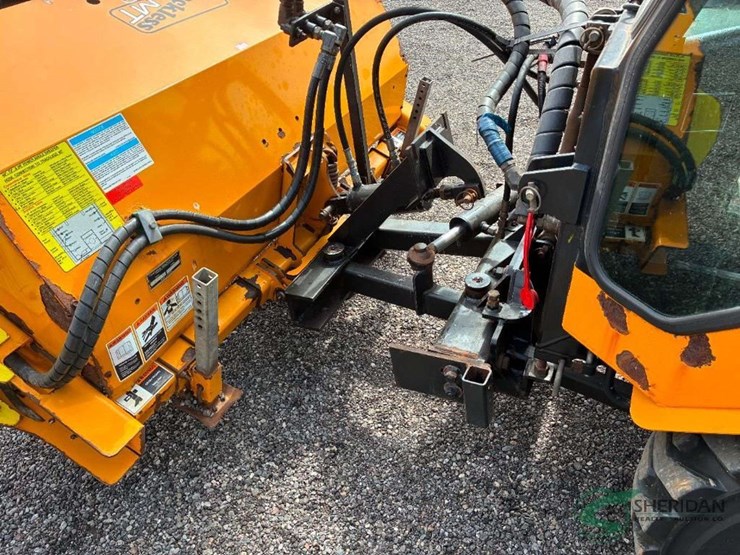 2014-trackless-model-mt6-with-numerous-like-new-attachments-image-41