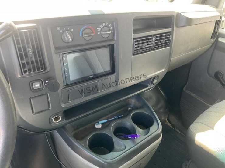 2004-gmc-3500-image-21