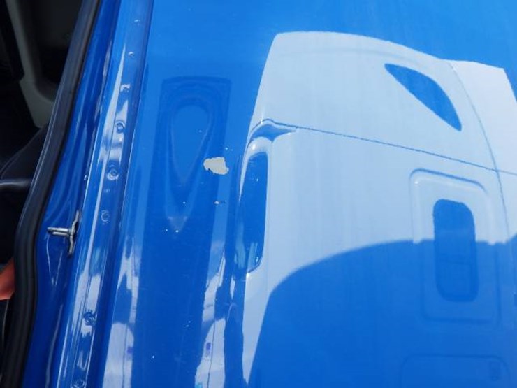 2020-freightliner-cascadia-126-image-12