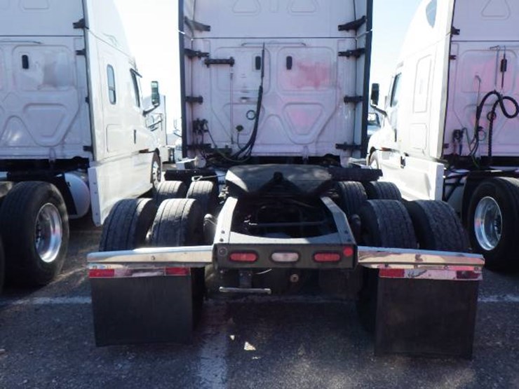 2022-freightliner-cascadia-126-image-8