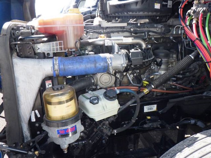 2020-freightliner-cascadia-126-image-17
