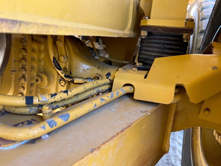 2018-caterpillar-745-image-30
