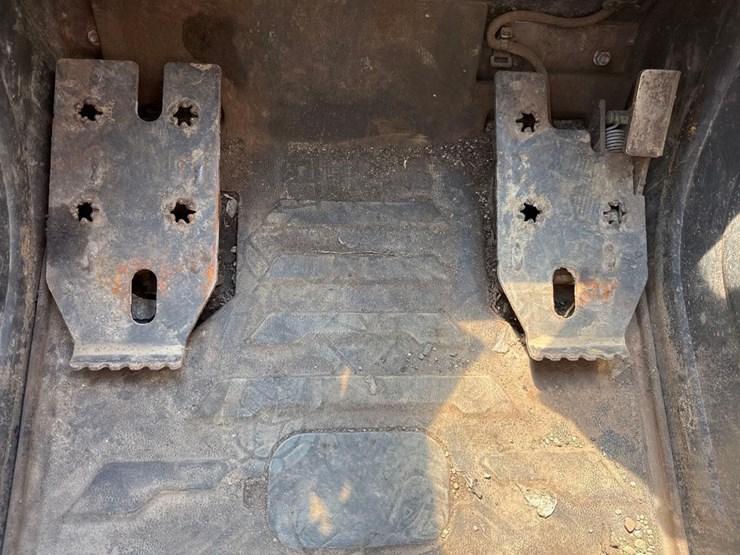 2020-bobcat-t76-image-35