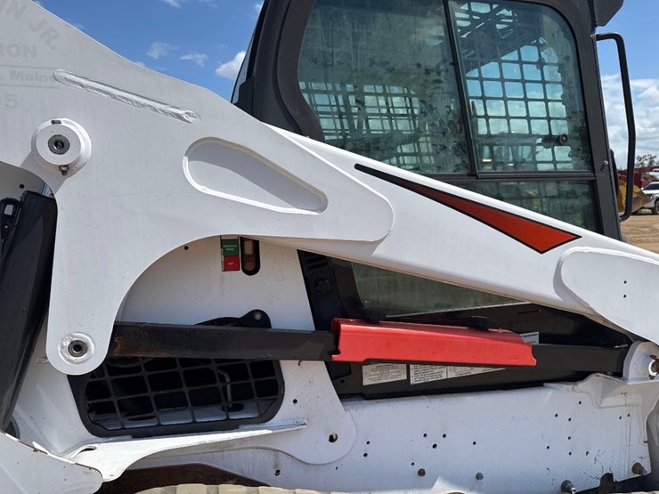 2020-bobcat-t770-image-18