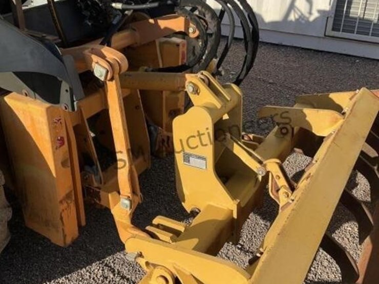 case-570xlt-skip-loader-image-11