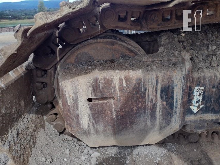 2011-deere-225d-lc-image-37