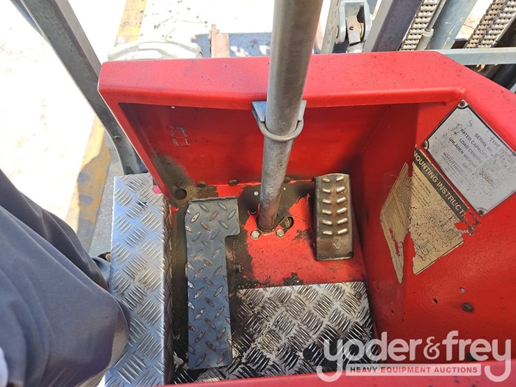 2004-moffett-m5500-image-26