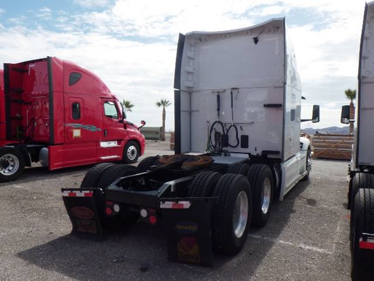 2023-peterbilt-579-image-4