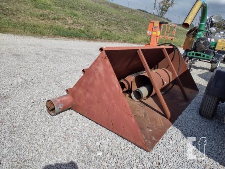 skid-loader-auger-bucket-image-1