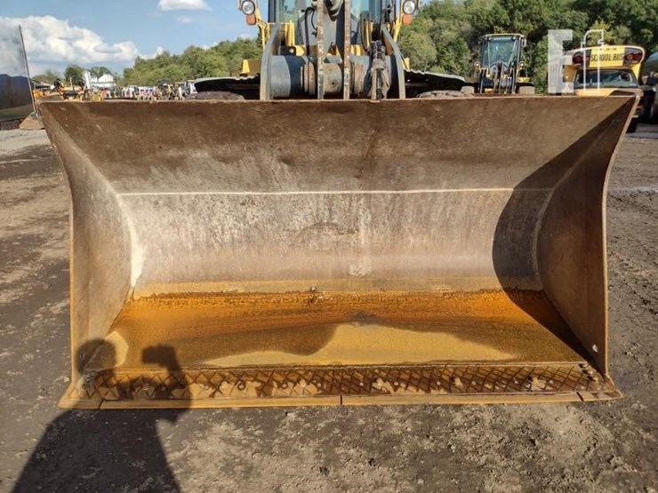 2013-deere-624k-image-16