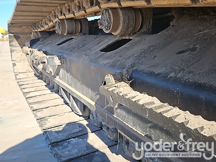 2019-caterpillar-320-image-24