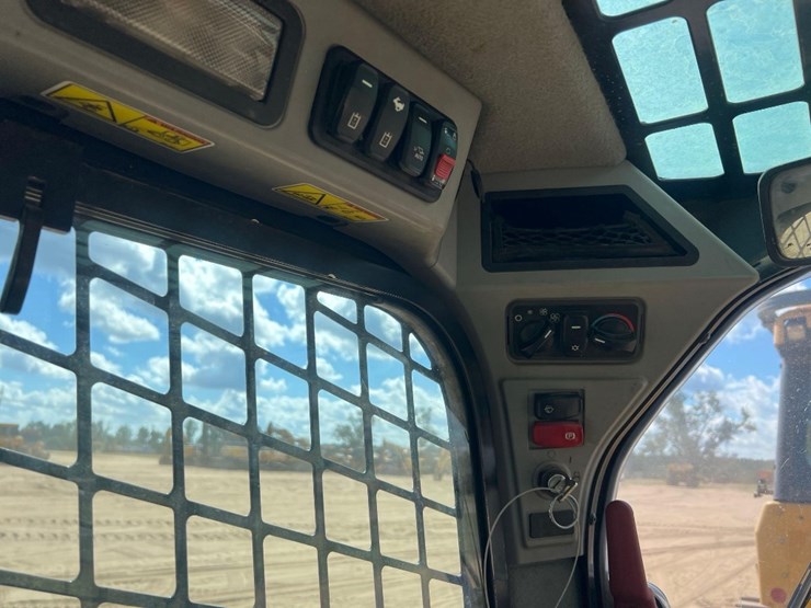 2019-caterpillar-262d3-image-24