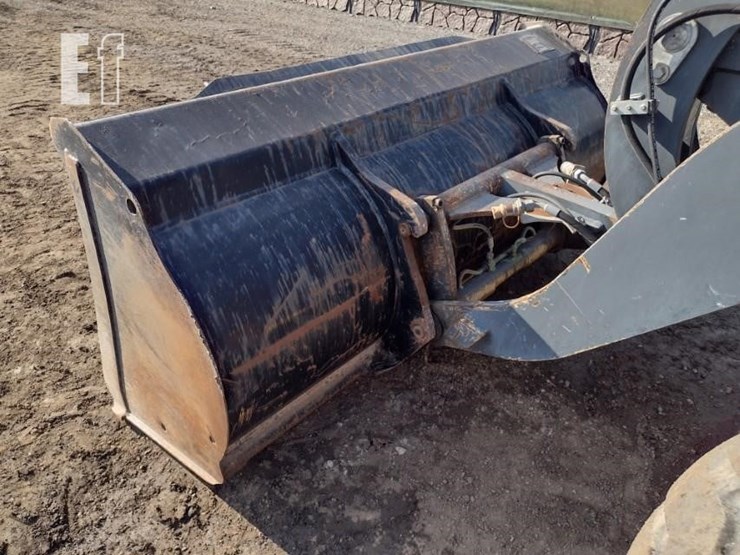 2015-deere-324k-image-17