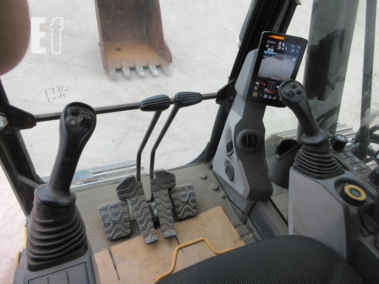 2018-caterpillar-320-image-9