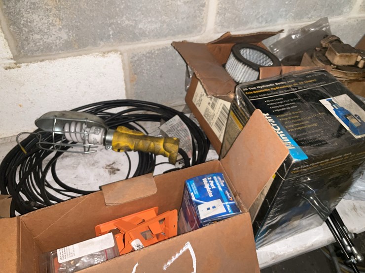 #162-•-shelves-and-contents-image-14