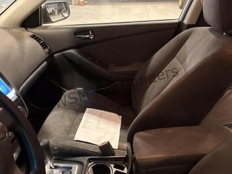 2012-nissan-altima-sdn-image-22