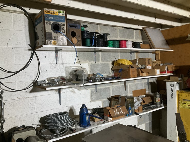 #162-•-shelves-and-contents-image-3