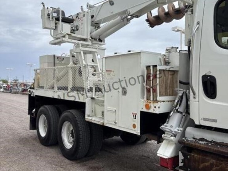 2012-freightliner-m2-digger-derrick-image-5
