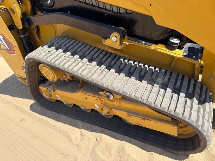 2024-caterpillar-255-skid-steer-image-13