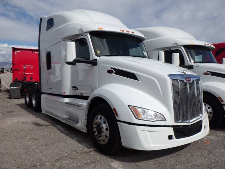 2023-peterbilt-579-image-2