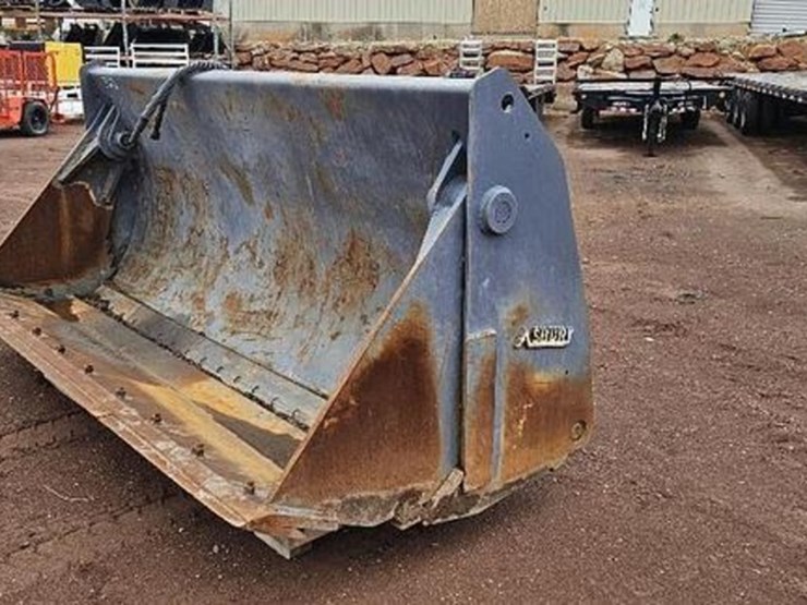 10'-clam-shell-loader-bucket-image-7