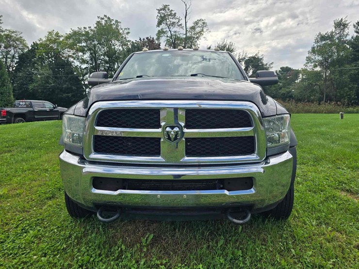 2015-dodge-ram-5500-image-2