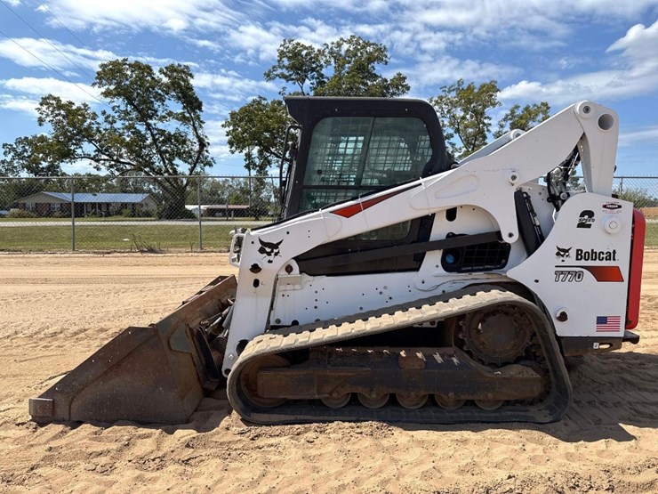 2020-bobcat-t770-image-1